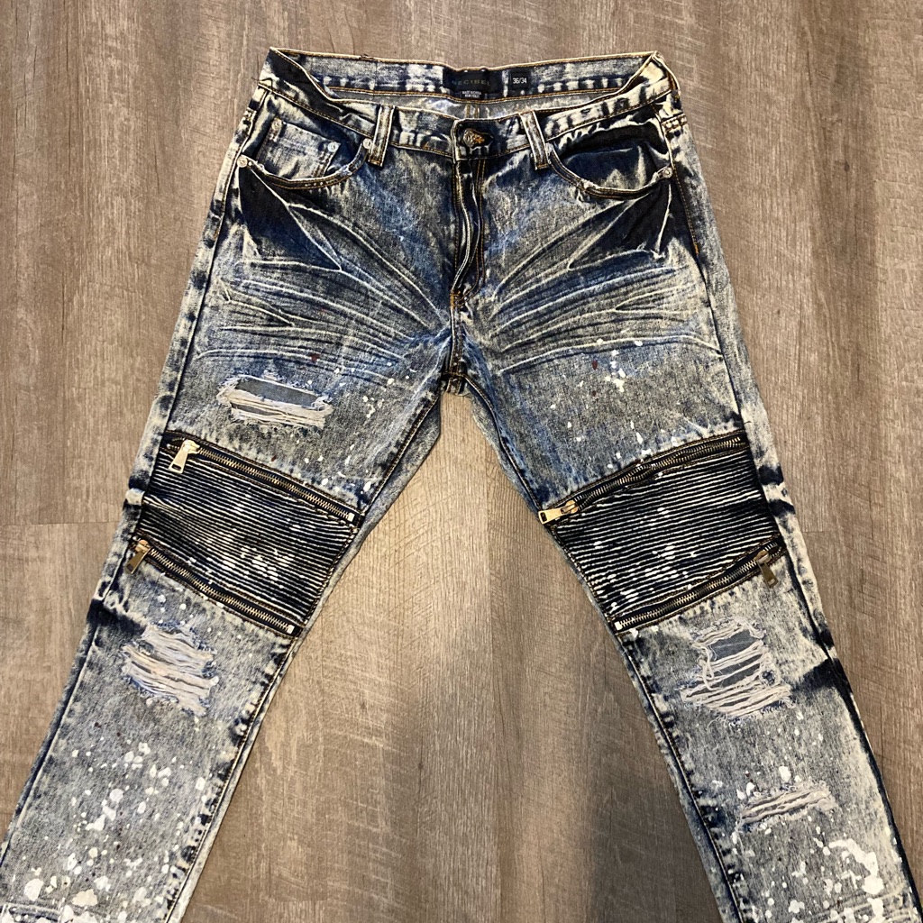 Pre-Own Distressed Paint Splatter Jeans Size 36